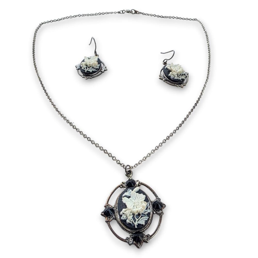 Vtg Black White butterfly flower cameo Set Necklace Earrings Filigree Victorian